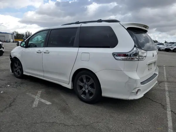 5TDXK3DC8GS758609 2016 TOYOTA SIENNA - Image 2