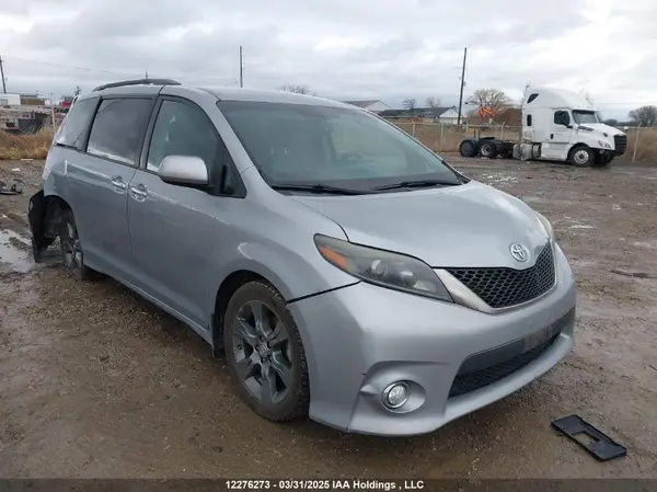 5TDXK3DC9GS690983 2016 TOYOTA SIENNA - Image 1