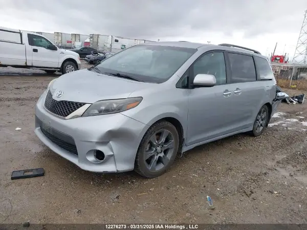 5TDXK3DC9GS690983 2016 TOYOTA SIENNA - Image 2