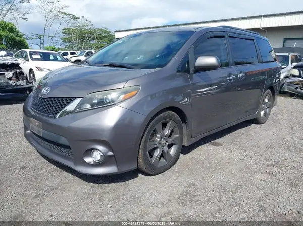 5TDXK3DC9GS719995 2016 TOYOTA SIENNA - Image 2