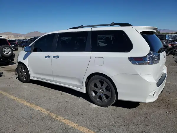 5TDXK3DC9GS722573 2016 TOYOTA SIENNA - Image 2