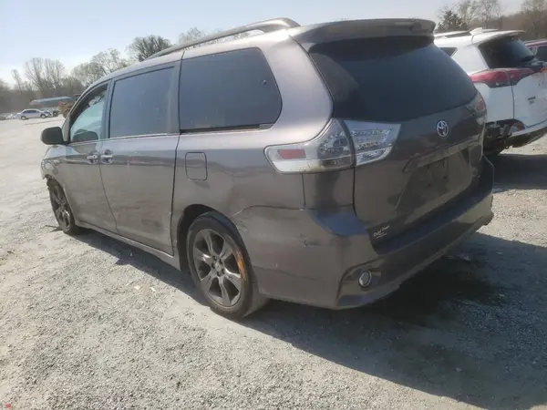 5TDXK3DC9GS724520 2016 TOYOTA SIENNA - Image 2