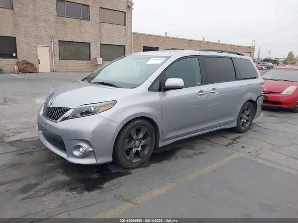 5TDXK3DC9GS726722 2016 TOYOTA SIENNA - Image 2