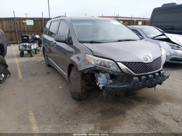 5TDXK3DC9GS741544 2016 TOYOTA SIENNA - Image 1