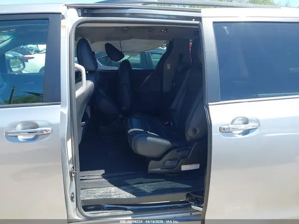 5TDXK3DC9GS749935 2016 TOYOTA SIENNA - Image 8