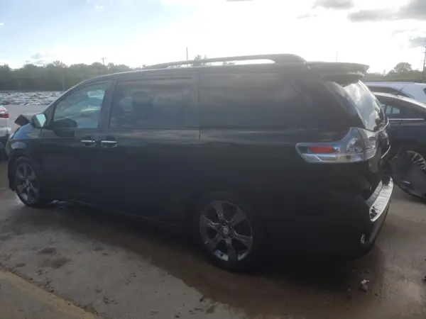 5TDXK3DC9GS755217 2016 TOYOTA SIENNA - Image 2