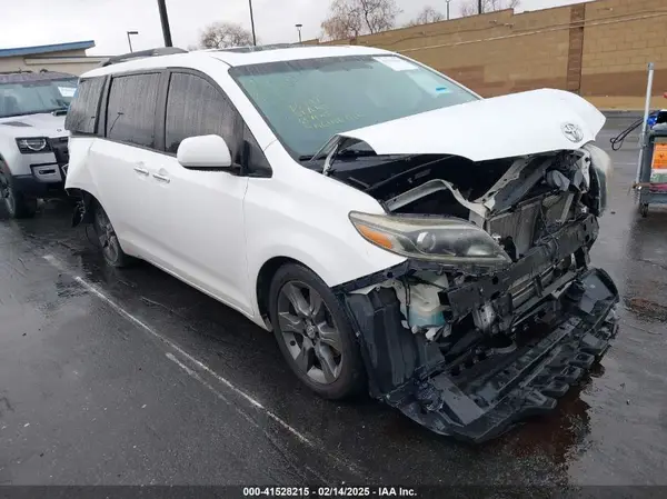 5TDXK3DC9GS765651 2016 TOYOTA SIENNA - Image 1