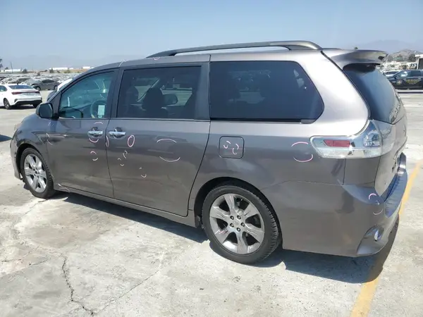 5TDXK3DCXES490627 2021 TOYOTA SIENNA - Image 2