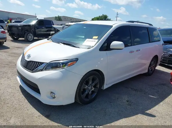 5TDXK3DCXGS708469 2016 TOYOTA SIENNA - Image 2