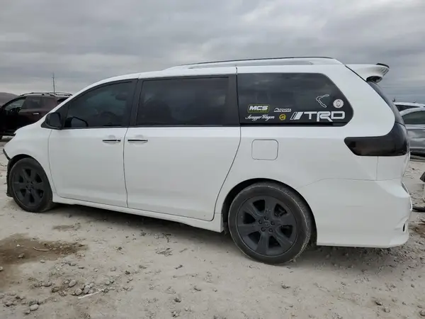 5TDXK3DCXGS715082 2016 TOYOTA SIENNA - Image 2