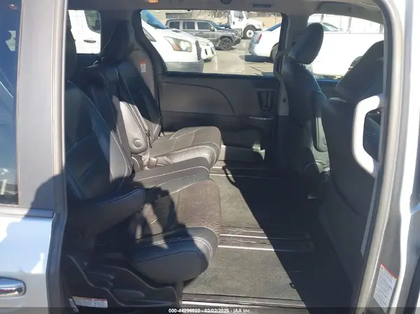 5TDXK3DCXGS720945 2016 TOYOTA SIENNA - Image 8