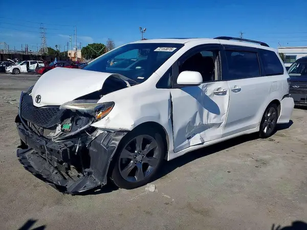 5TDXK3DCXGS721870 2016 TOYOTA SIENNA - Image 1