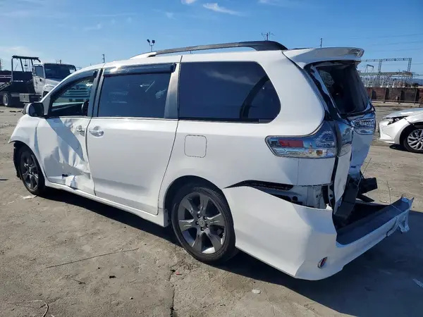 5TDXK3DCXGS721870 2016 TOYOTA SIENNA - Image 2
