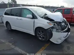 5TDXK3DCXGS738037 2016 TOYOTA SIENNA