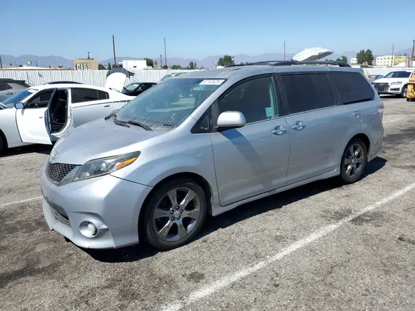 5TDXK3DCXGS739740 2016 TOYOTA SIENNA - Image 1