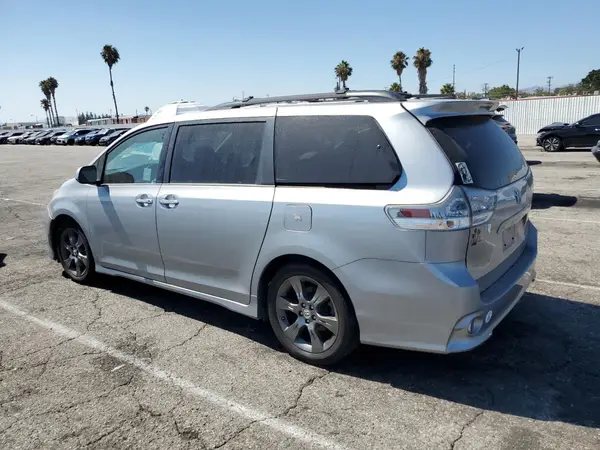 5TDXK3DCXGS739740 2016 TOYOTA SIENNA - Image 2