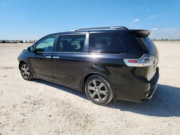 5TDXK3DCXGS745764 2016 TOYOTA SIENNA - Image 2