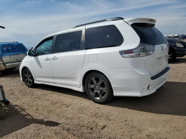 5TDXK3DCXGS748177 2016 TOYOTA SIENNA - Image 2
