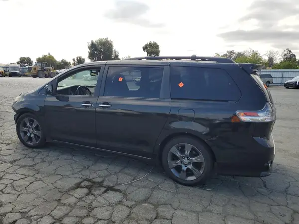 5TDXK3DCXGS749829 2016 TOYOTA SIENNA - Image 2