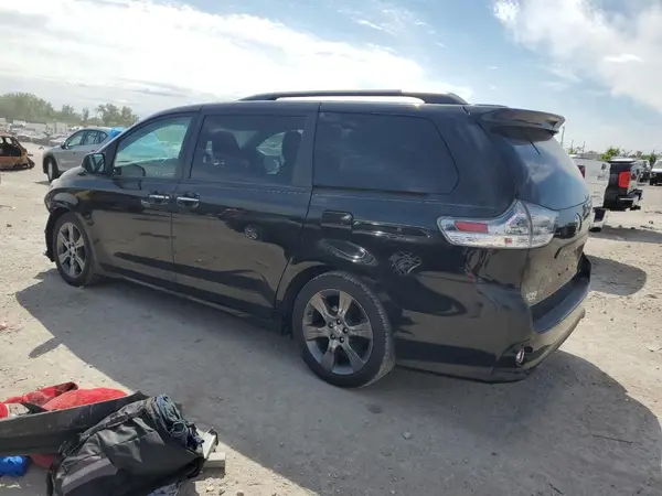 5TDXK3DCXGS761141 2016 TOYOTA SIENNA - Image 2