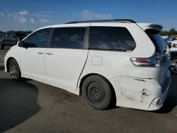 5TDXK3DCXGS764461 2016 TOYOTA SIENNA - Image 2