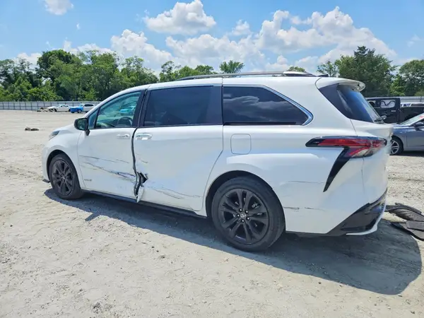 5TDXRKEC0MS002207 2021 TOYOTA SIENNA - Image 2