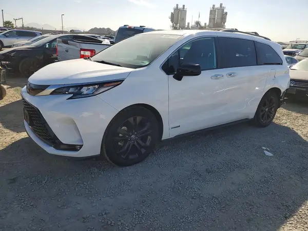 5TDXRKEC0MS015040 2021 TOYOTA SIENNA - Image 1