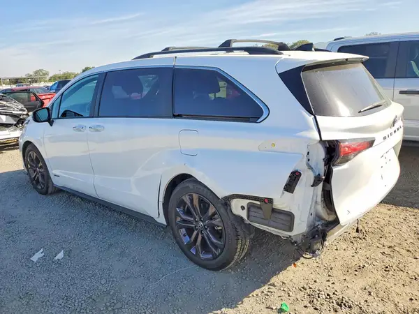 5TDXRKEC0MS015040 2021 TOYOTA SIENNA - Image 2