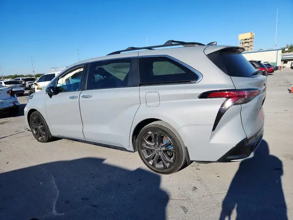 5TDXRKEC0RS182747 2024 TOYOTA SIENNA - Image 2