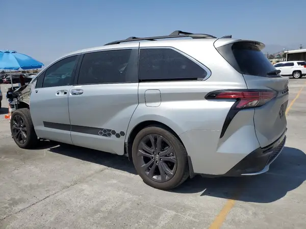 5TDXRKEC1MS039105 2021 TOYOTA SIENNA - Image 2