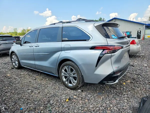 5TDXRKEC2NS085401 2022 TOYOTA SIENNA - Image 2