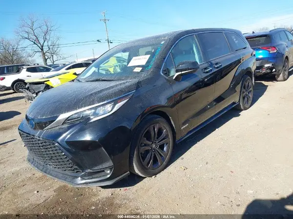 5TDXRKEC3MS003206 2021 TOYOTA SIENNA - Image 2
