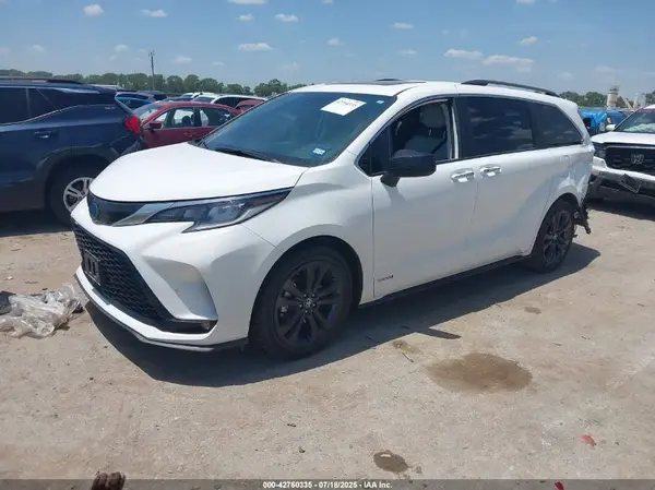 5TDXRKEC3MS026095 2021 TOYOTA SIENNA - Image 2