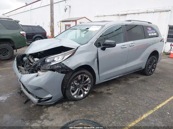 5TDXRKEC4PS142328 2023 TOYOTA SIENNA - Image 2