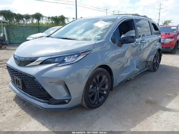 5TDXRKEC4RS213434 2024 TOYOTA SIENNA - Image 2