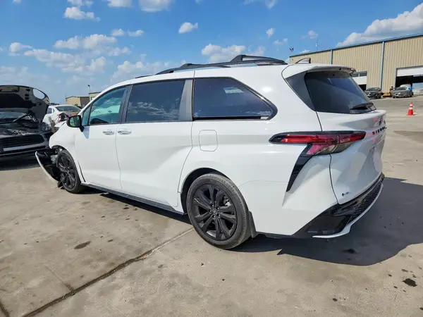 5TDXRKEC4SS255396 2025 TOYOTA SIENNA - Image 2