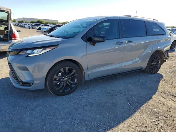 5TDXRKEC4TS323679 2026 TOYOTA SIENNA - Image 1