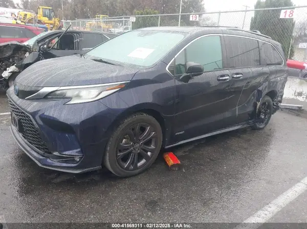 5TDXRKEC5MS020539 2021 TOYOTA SIENNA - Image 2