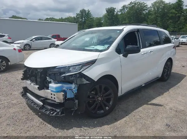 5TDXRKEC5PS170140 2023 TOYOTA SIENNA - Image 2