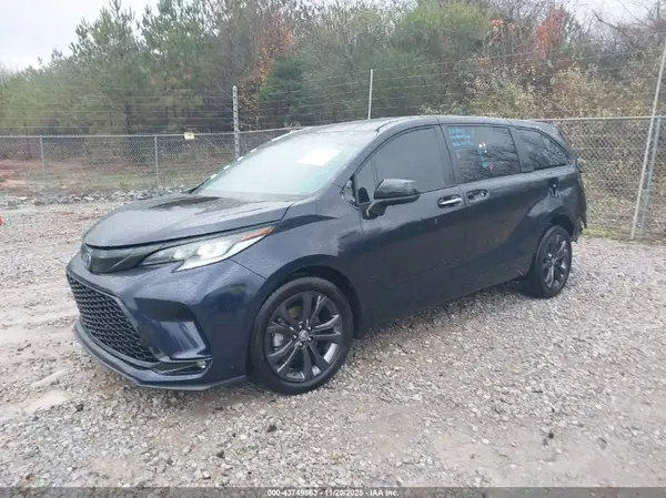 5TDXRKEC5SS227624 2025 TOYOTA SIENNA - Image 2
