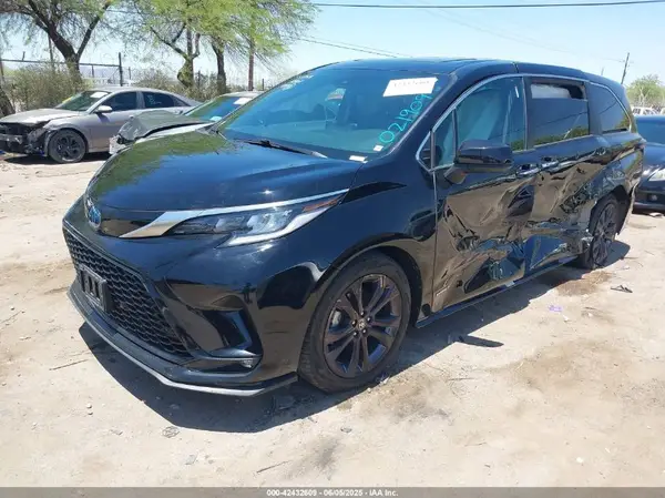 5TDXRKEC6MS021909 2021 TOYOTA SIENNA - Image 2