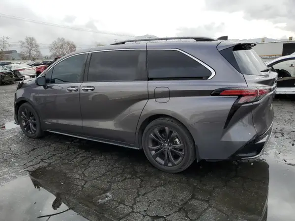 5TDXRKEC6MS025572 2021 TOYOTA SIENNA - Image 2