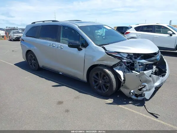 5TDXRKEC6NS097695 2022 TOYOTA SIENNA - Image 1
