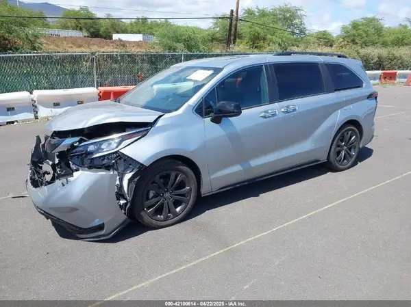 5TDXRKEC6NS097695 2022 TOYOTA SIENNA - Image 2