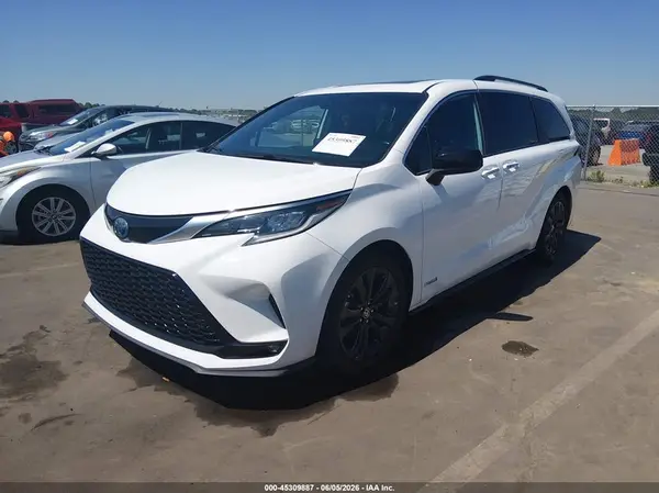 5TDXRKEC7MS007517 2021 TOYOTA SIENNA - Image 2