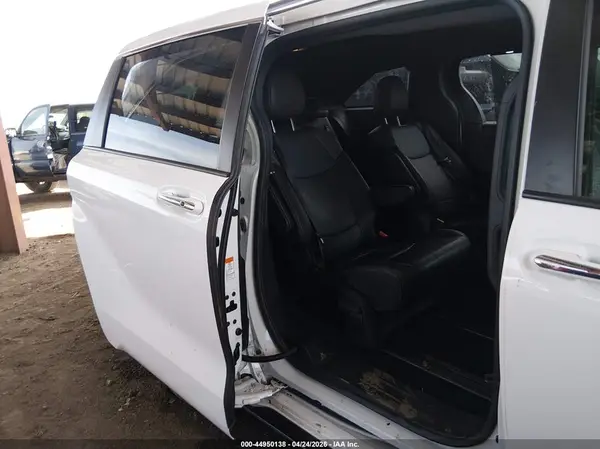 5TDXRKEC7RS181854 2024 TOYOTA SIENNA - Image 8
