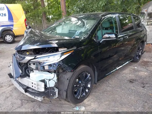5TDXRKEC7RS204551 2024 TOYOTA SIENNA - Image 2