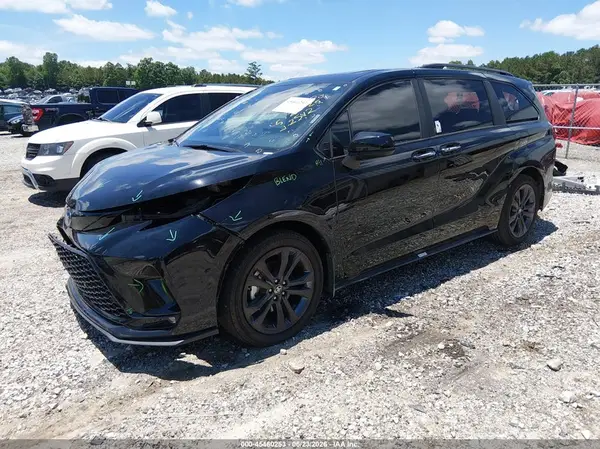 5TDXRKEC7SS252542 2025 TOYOTA SIENNA - Image 2