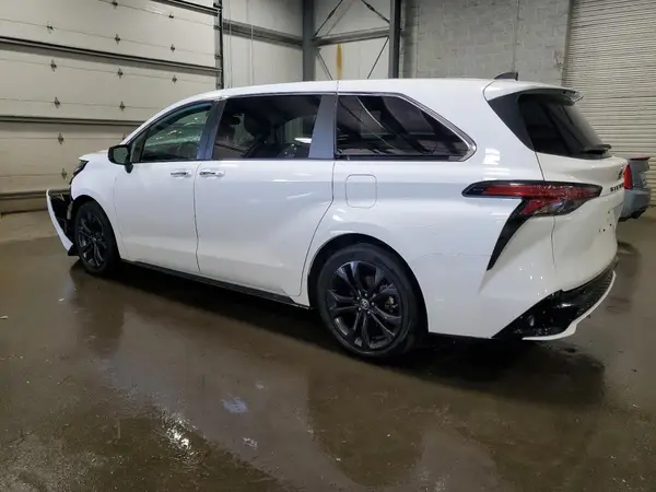 5TDXRKEC8MS017747 2021 TOYOTA SIENNA - Image 2