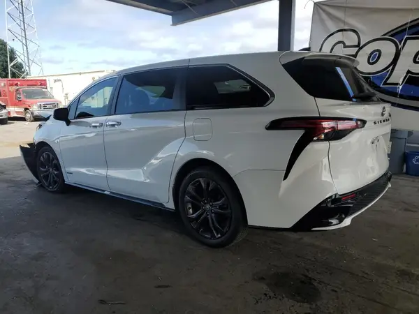 5TDXRKEC8MS039716 2021 TOYOTA SIENNA - Image 2